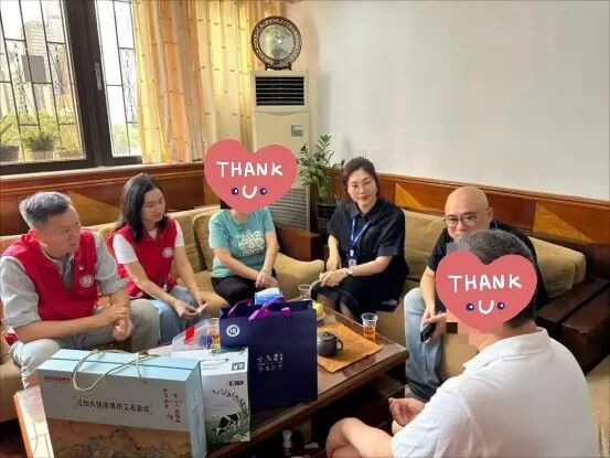 迈加医疗集团党支部走访慰问社区独居老人，健康服务送温暖！